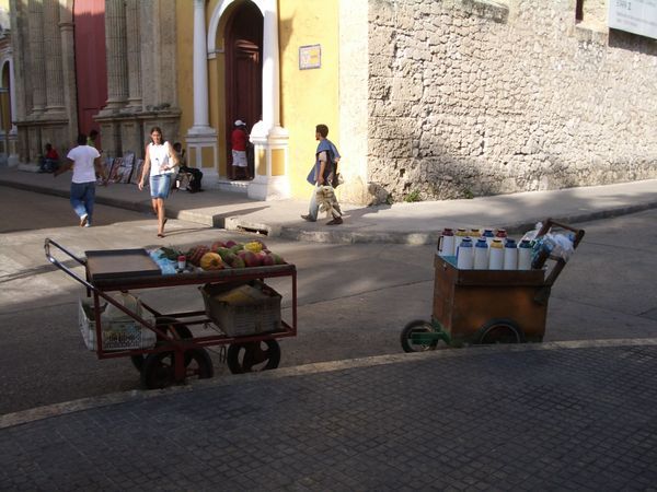 Cartagena - Fruehstueck ist unterwegs