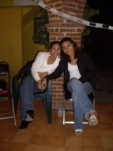 Puebla - Fest der Unabhaengig bei Daniela - Ingrid und ihre Schwester