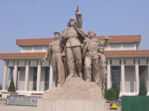 A statue in Tian'an Men Square