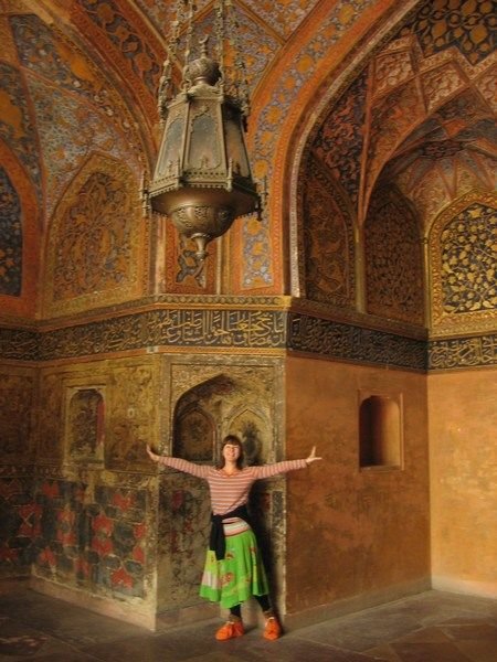 Vika inside Akbar's tomb