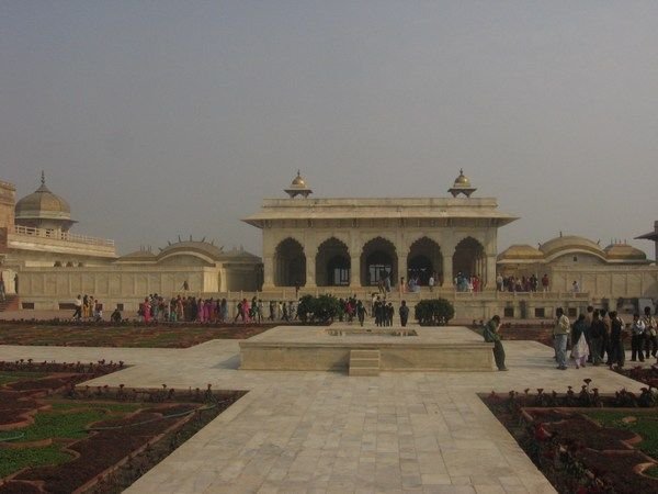 The gardens of Agra Fort