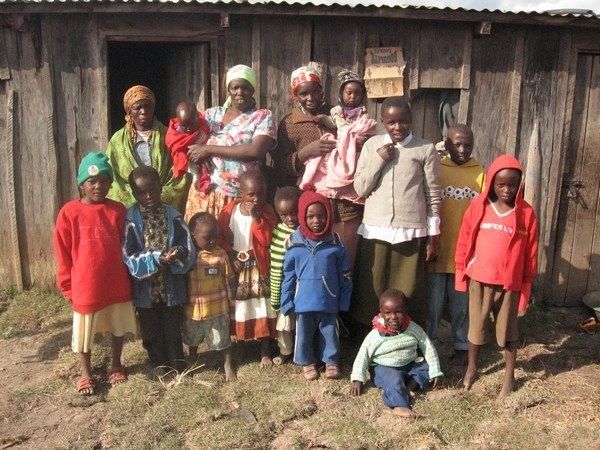 A family of sixteen displaced from Lodiani 