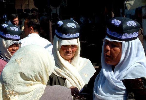 Uzbek women, Osh