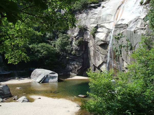 Barkyeon Waterfall