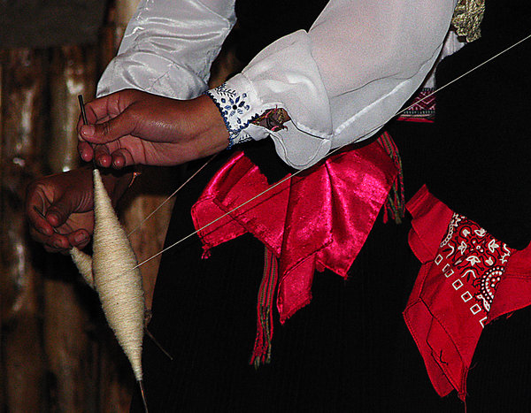 Saraguro Women performing folkloric dance