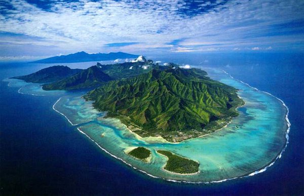 Moorea-island-is-a-high-island-in-French-Polynesia-3