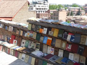 Many street side 2nd hand booksellers 