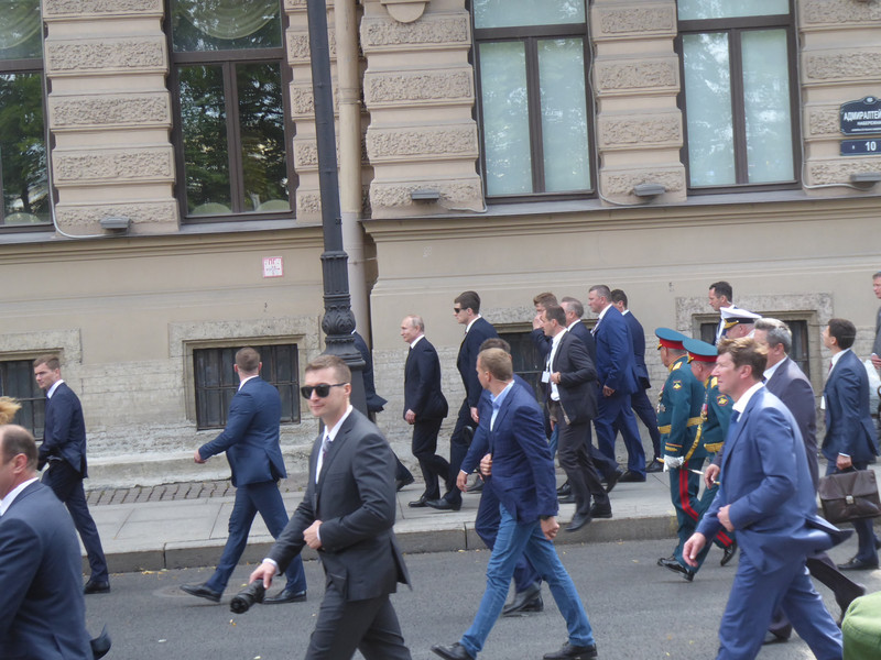 Putin on walkabout 