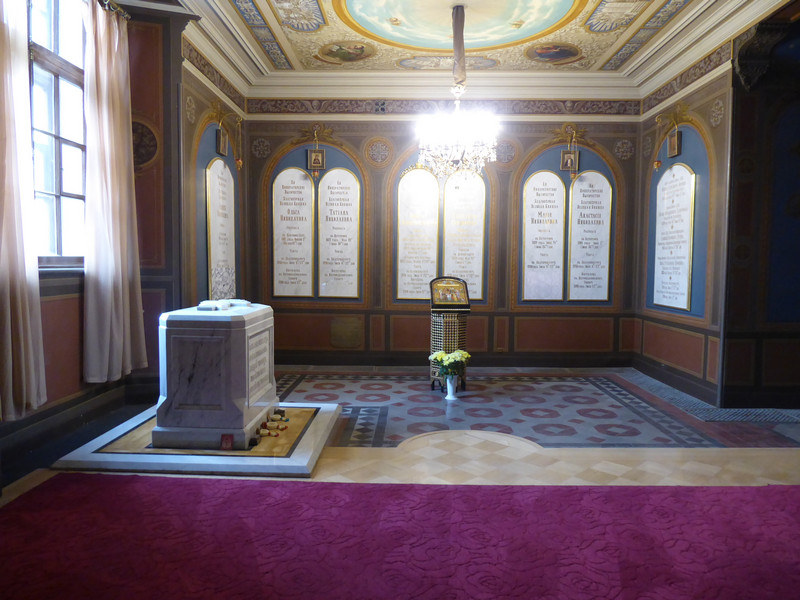 Nicholas II, family and staff burial chamber 