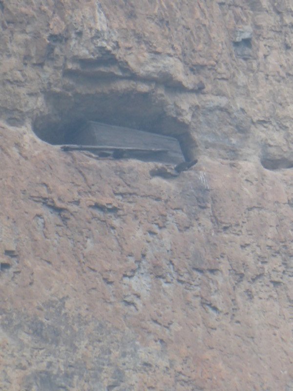 Cave coffin