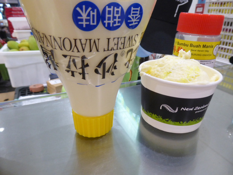 Kiwi ice cream and (sweet) mayonnaise! !