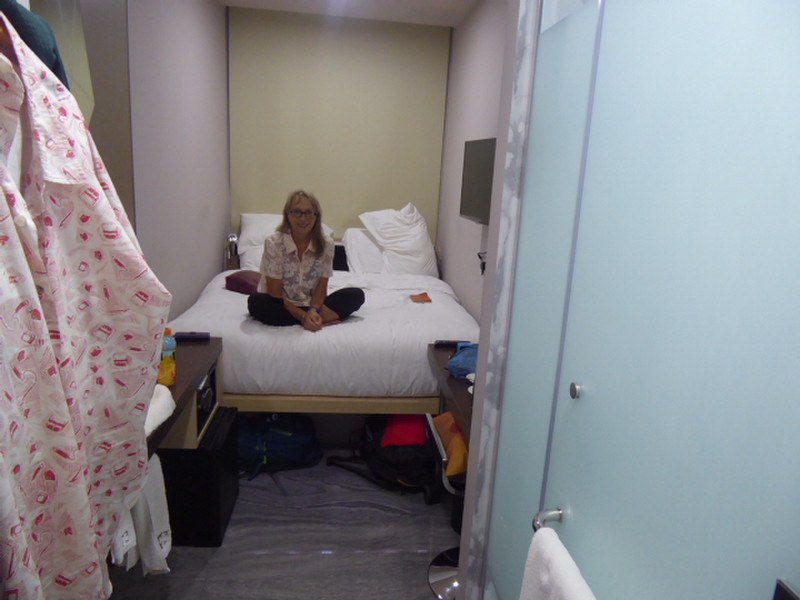 Affordable central Singapore rooms are small!