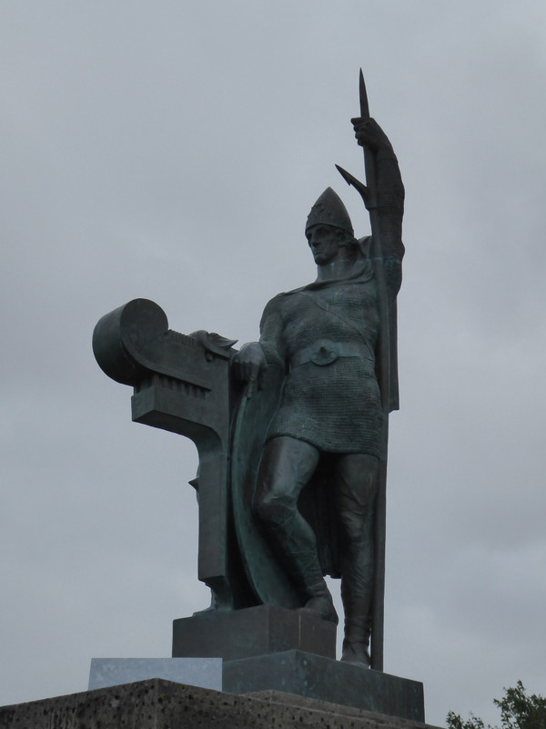 Statue to first Icelander