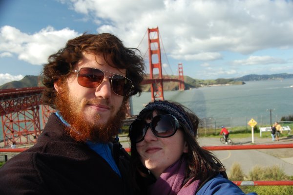 Devant le Golden Gate Bridge