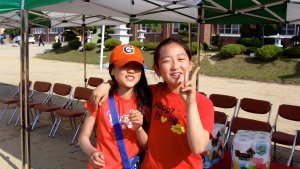 That's Korean Katie on the right