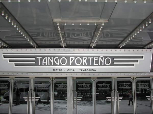 Tango shows for the masses