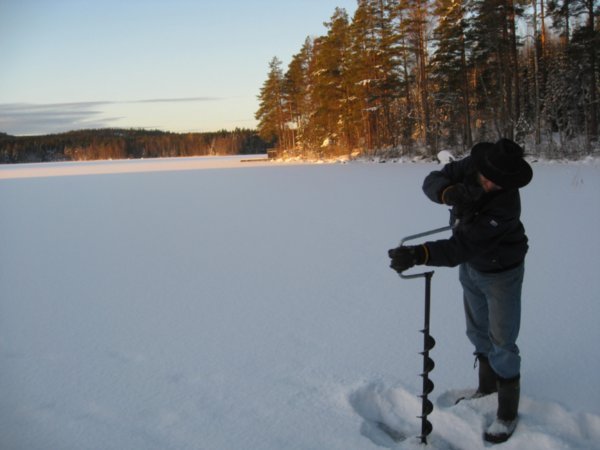 Lasse drilling a hole in the ice