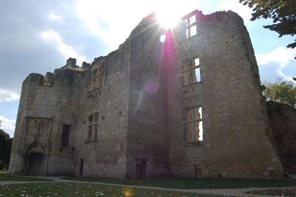 chateau faisant partie de mur de fortification