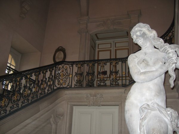escalier et statue