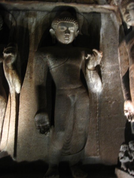 Une des nombreuses representations de Bouddha
