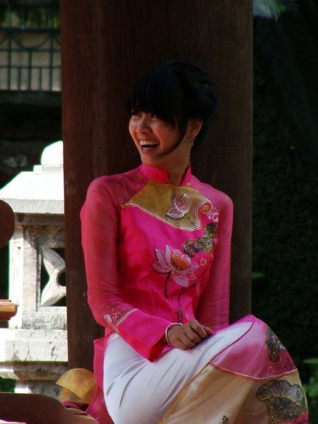 Traditional Vietnamese dress 2