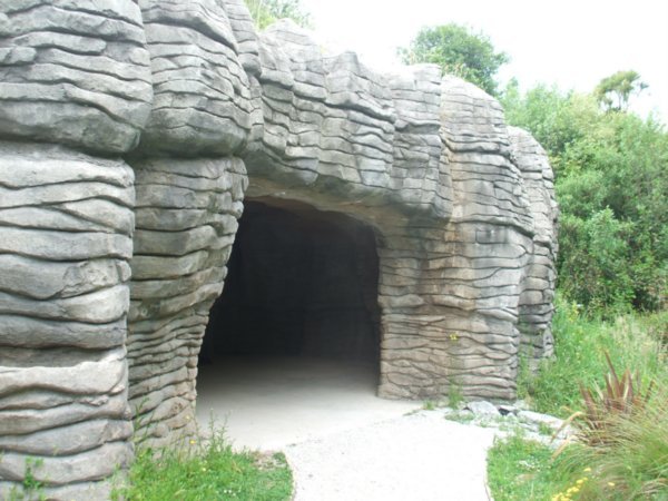 16 Ruakuri Cave