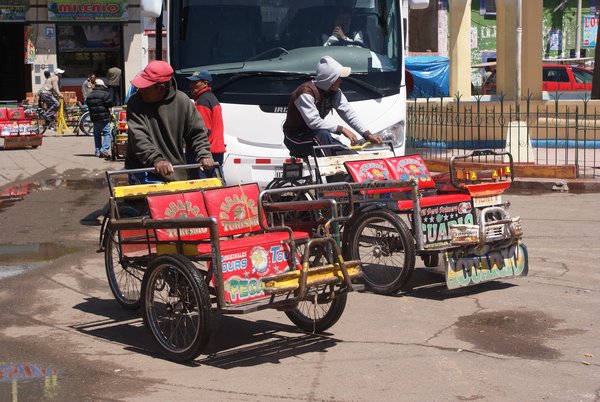 Rickshaw taxis at the Peruvian border