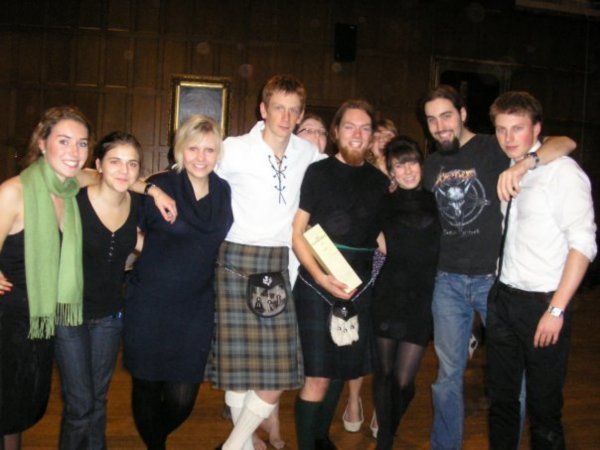 von links nach rechts: Christina, Edith, ich, Nye, James, Eloise, ? und Julius