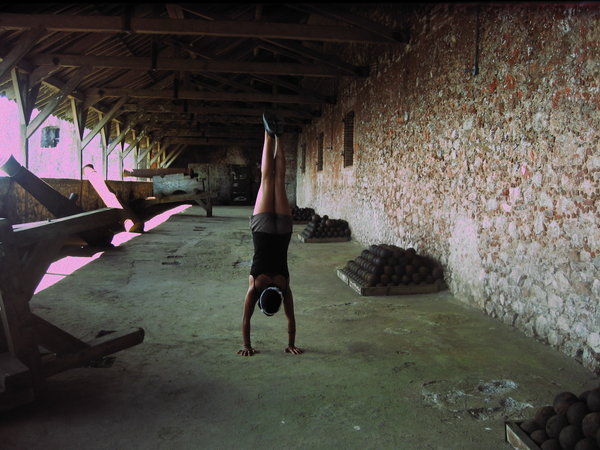 Fortress handstand
