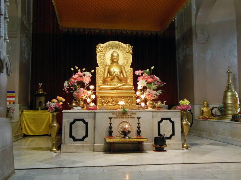 buddhist altar at sarnath