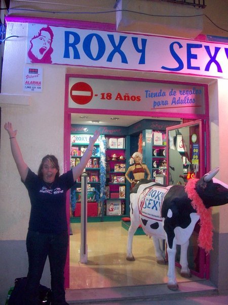 Yes, it says "Roxy Sexy"