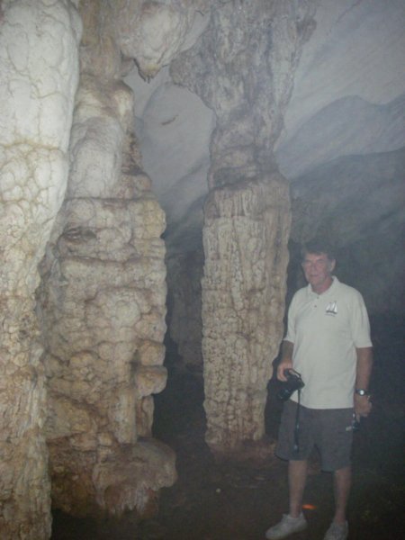Ned dans la grotte enfumée     