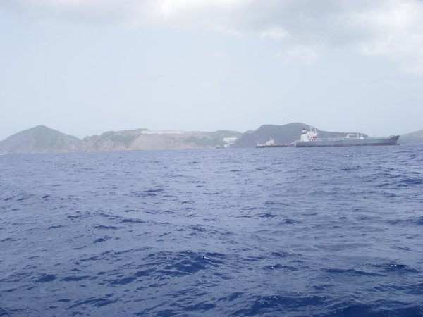 La petite île de St-Eustatius      rien d’autre qu’une station service pour cargo.