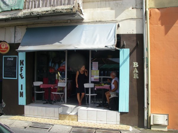 Un petit restaurant très sympathique sur la rue à St-Pierre