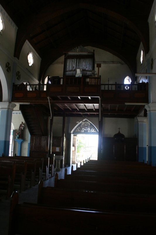 Cette église a quand même un orgue!       