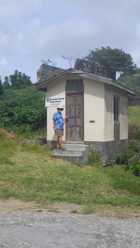 Le service postal est assuré partout à Carriacou même dans les coins reculés, au centre de l’île  