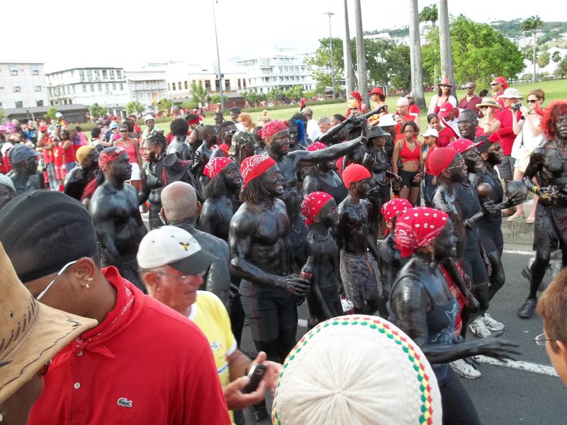 Les « êtres noirs », thèmes présents dans les carnavals des îles       