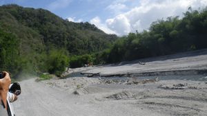 La riviere Layou enlisee par le glissement de terrain       