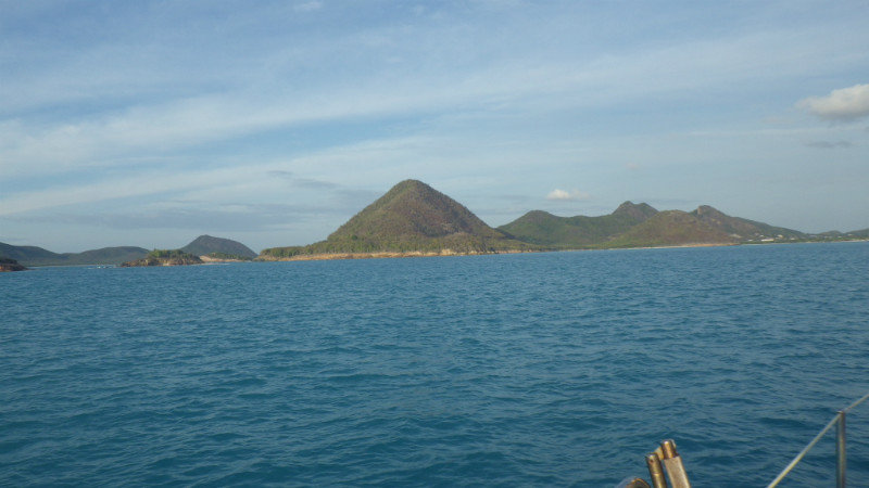 La côte ouest d’Antigua et les 5 îles à l’entrée de Jolly Harbour
