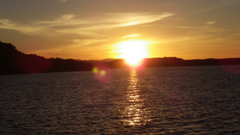 Notre dernier coucher de soleil dans Nonsuch Bay.