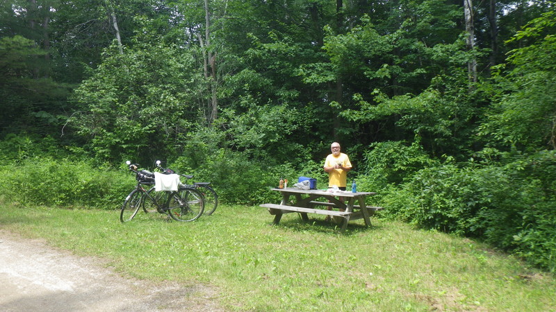 Vélo dans le parc de la Yamaska.