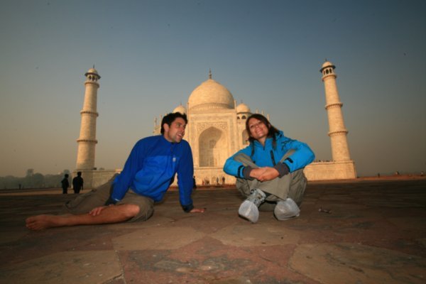 Stu and Pam 6.30 am at the Taj Mahal
