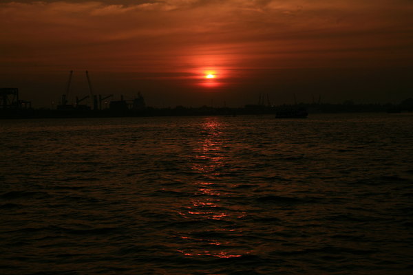 Sun sets as we arrive in Fort Kochin