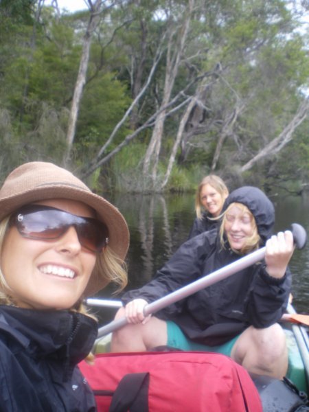 The Ladies do canoes