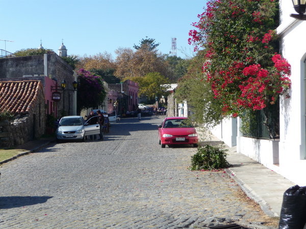 A typical street in Colonia