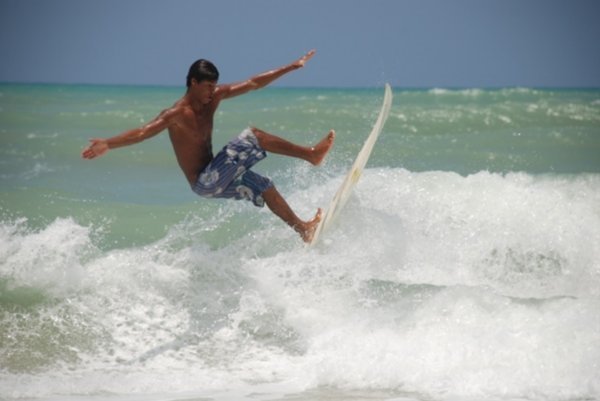 Surfing in Pipa (1/3)