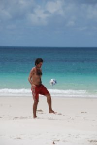 Jems playing on Whitehaven beach (Whitsundays Islands) 