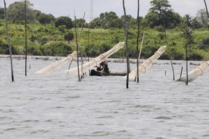24 - fishing in Togoville
