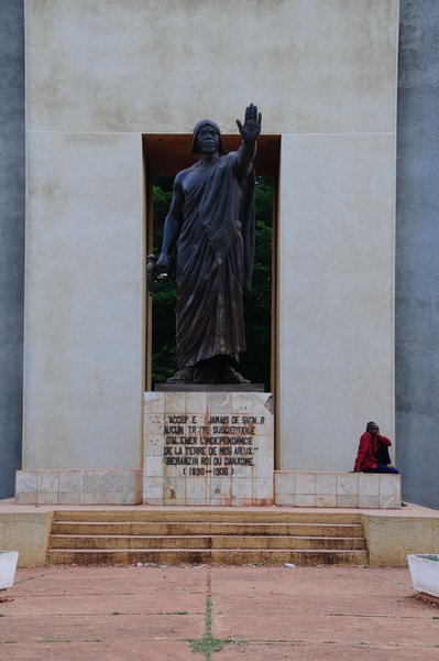 8 - Place de Goho and the statue of Behanzin