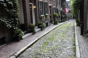 21 - Guidebook said this is the most picturesque street in USA (  )